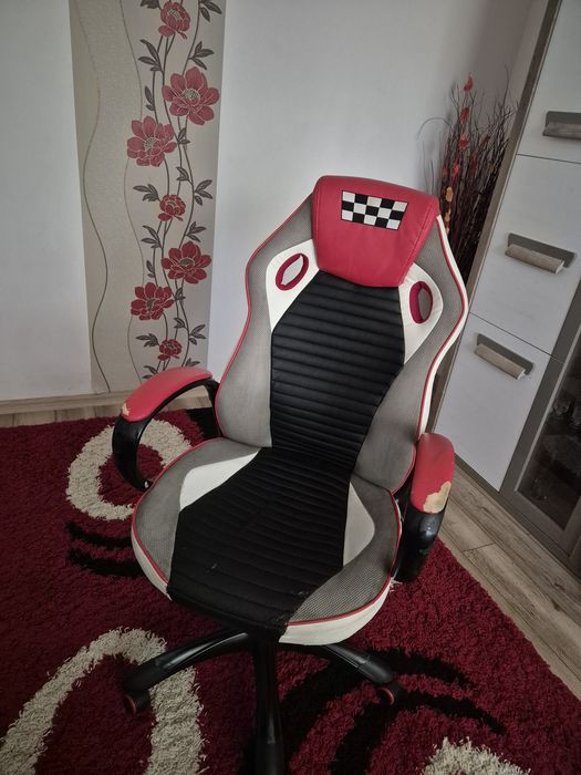 Scaun gaming confortabil