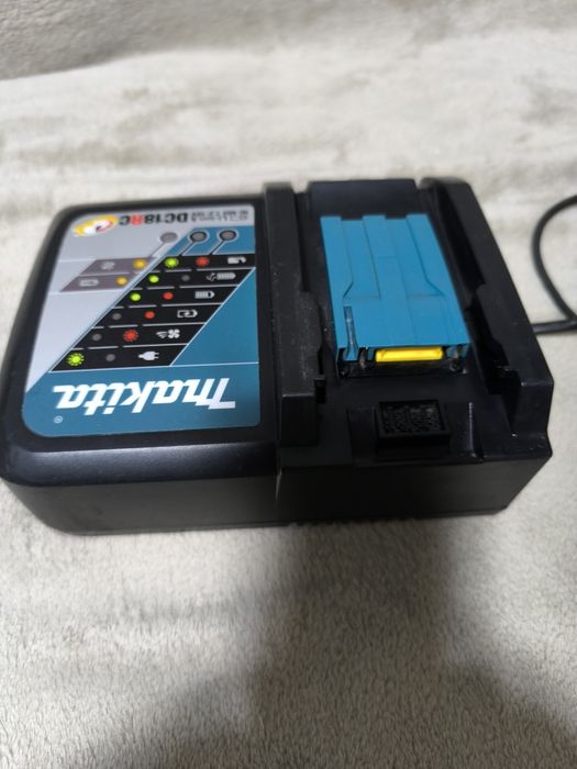 Încărcător Makita DC18RC