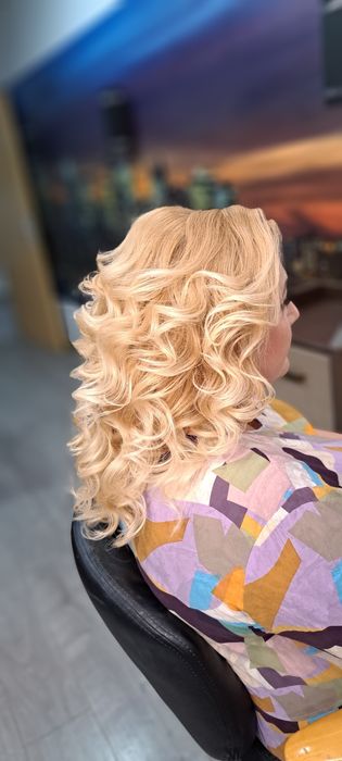 Ofer servicii de coafor si  make up