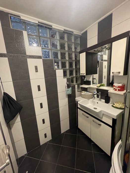 Apartament 4 camere, 2 bai, boxa sub balcon