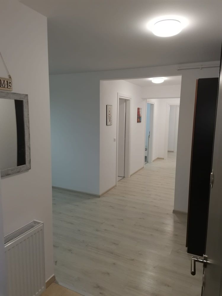 Apartament 3 camere de vanzare