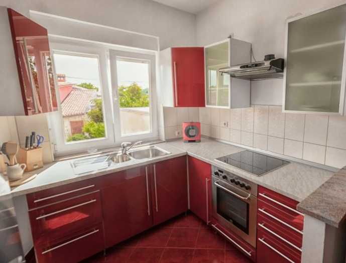 Дава се под наем Двустаен апартамент в Пловдив, Център - 43 кв.м за 137.7 € - Снимка #1