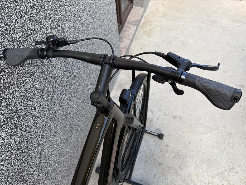 Trek Dual Sport 3 с Карбонова вилка, Shimano Deore 1x10 и Динамо - ТОП