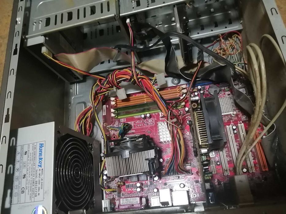 Продам на запчасти процессор без материнской платы без шнура питания.