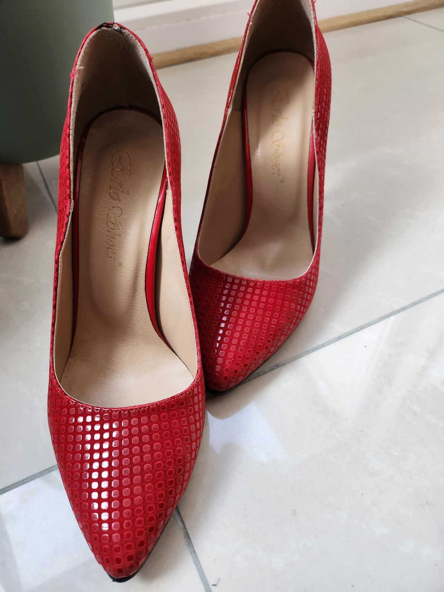 Червени обувки - номер 37