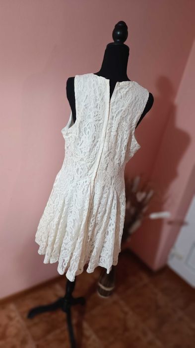 Rochie albă din dantelă – H&M