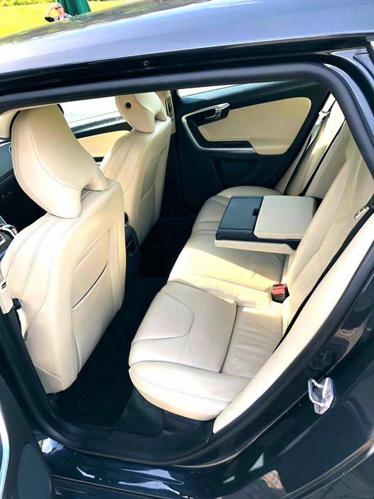 VOLVO V60 - (OFERTA sub pret real) , 181 PS, model Summum