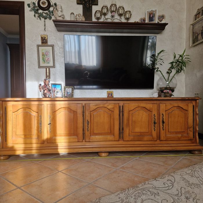 Vind comoda sufragerie din lemn culoare cires