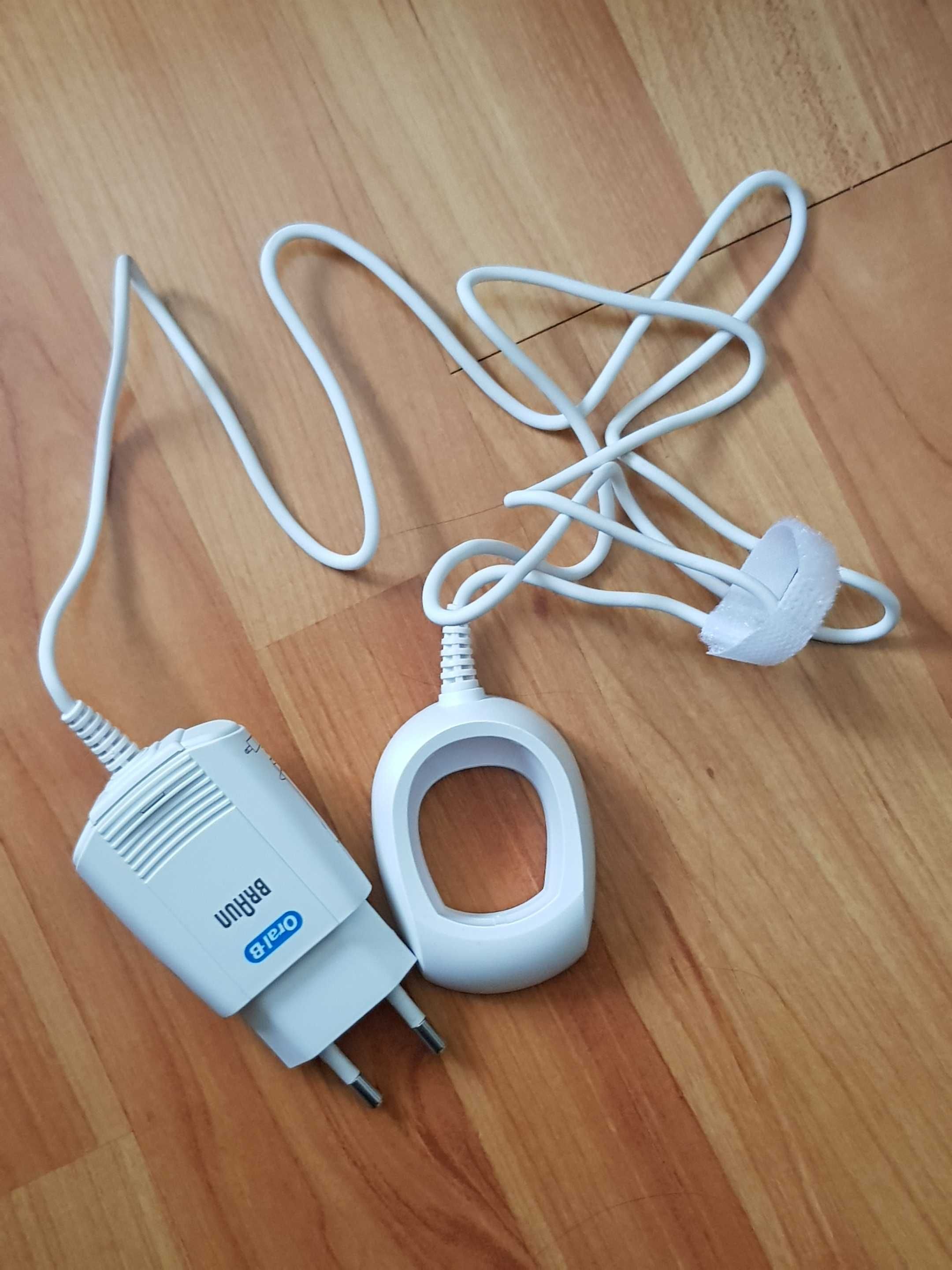 Periuta de dinti electrica Oral B Triumph cu trusa voiaj