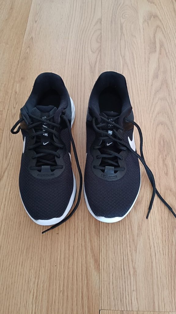 Маратонки Nike Revolution 6