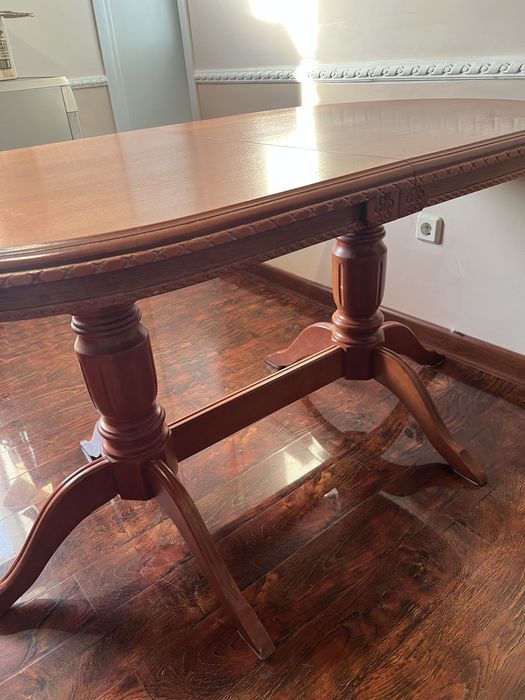 Продается стол из чистого дерева