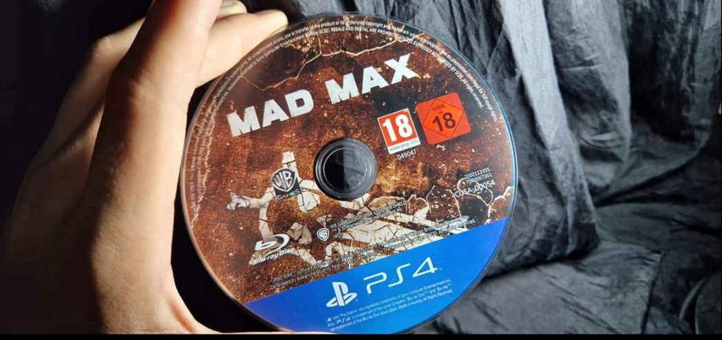 Vând joc Mad Max ps4
