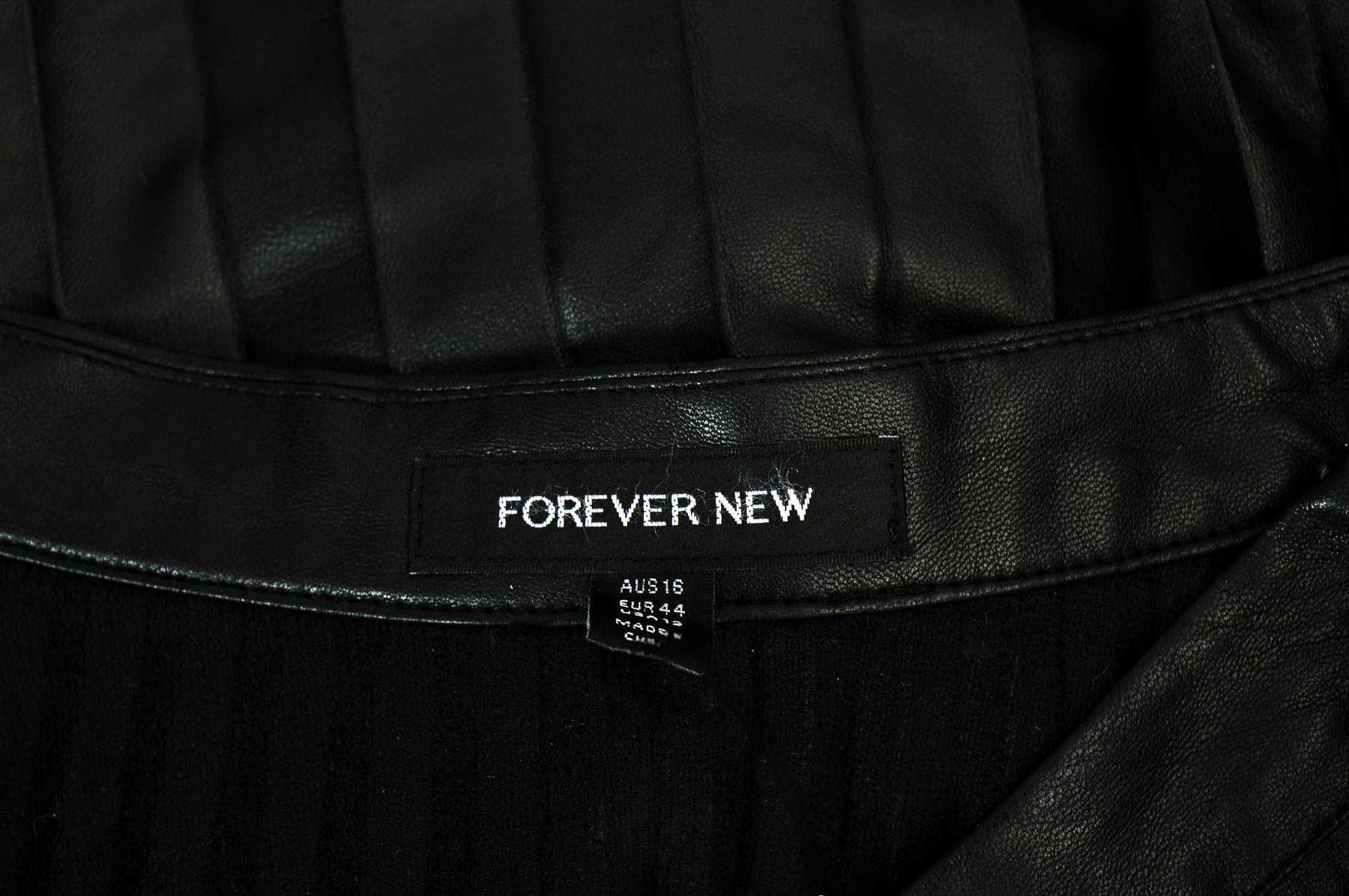 Нова дълга плисирана черна кожена пола "Forever New" солей, размер L