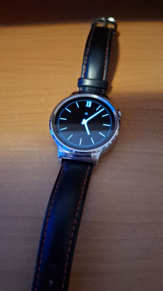 Vând smartwatch Huawei W1 stare buna curele aproape noi