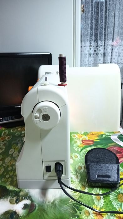 Masina de cusut PFAFF  4240 cu butoniera automata si multiple operatii