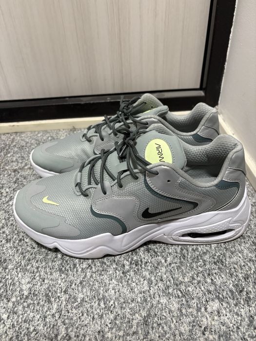 кроссовки Nike в новом состоянии