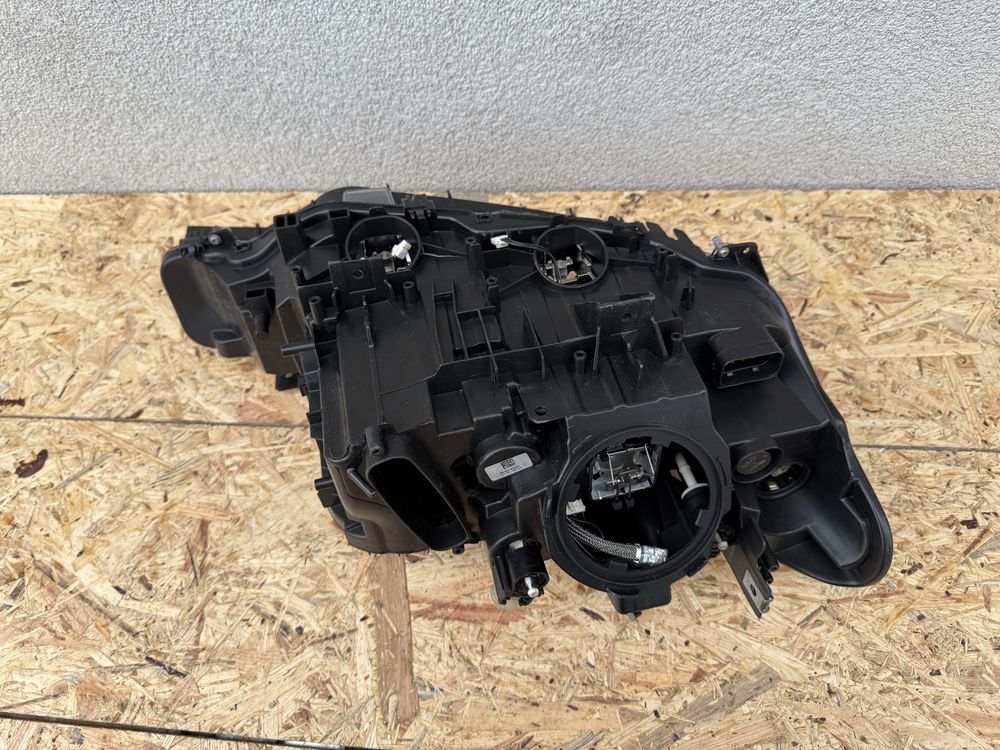 Far stanga BMW Seria3 F30 F31 Xenon Original Europa