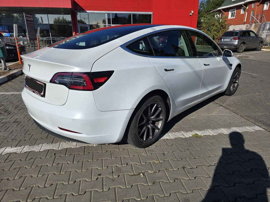 Tesla model 3 sr+ 2020