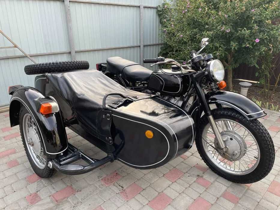 Motocicleta cu Ataș Dnepr MT