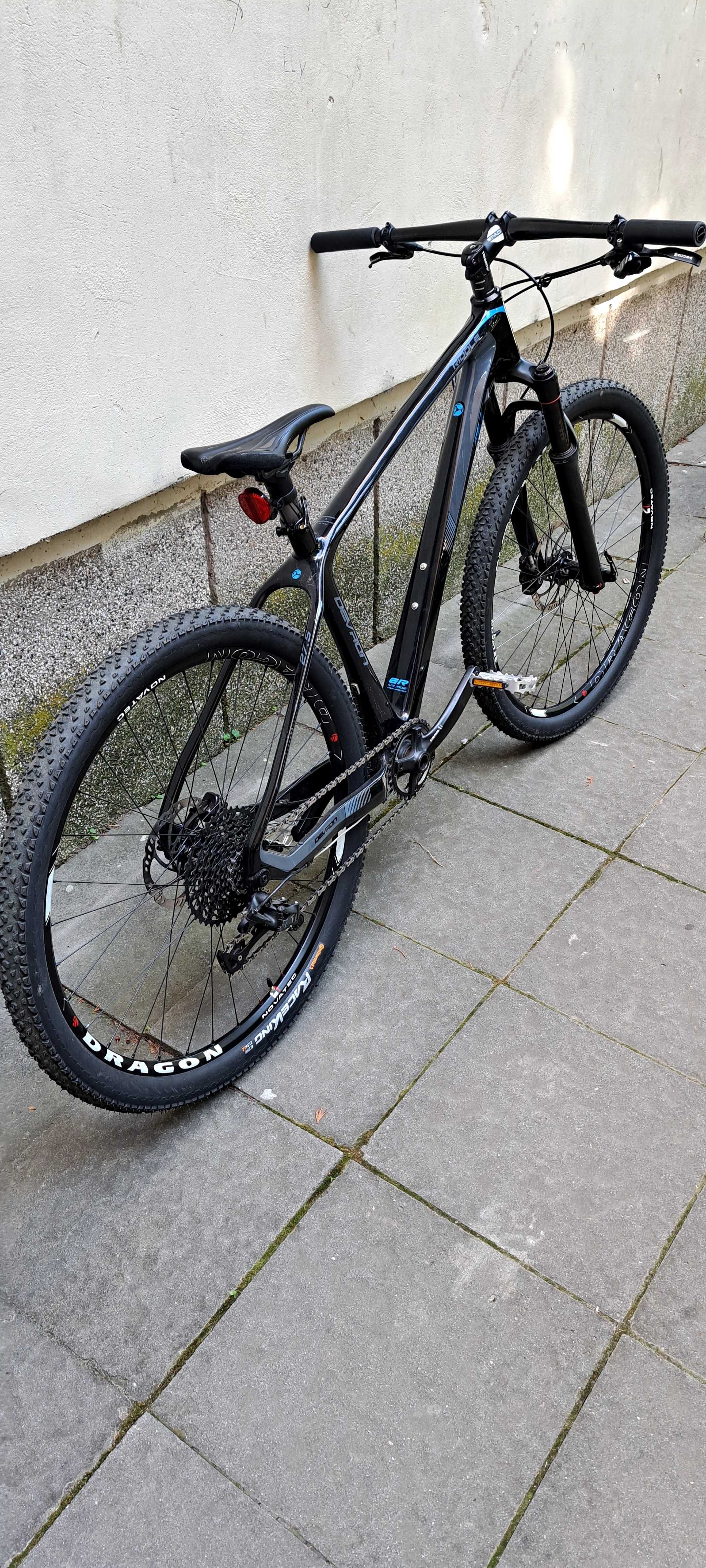 Bicicleta MTB Full Carbon