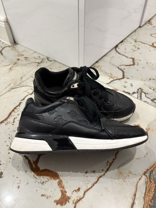 Дамски маратонки GUESS