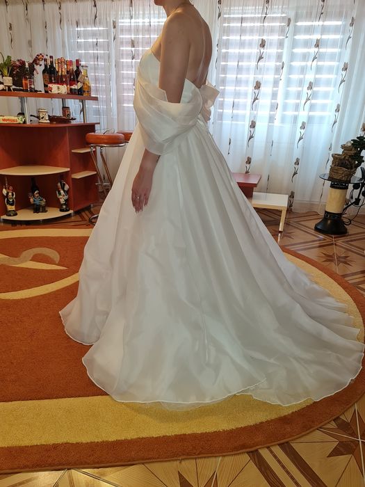 Rochie de mireasa noua