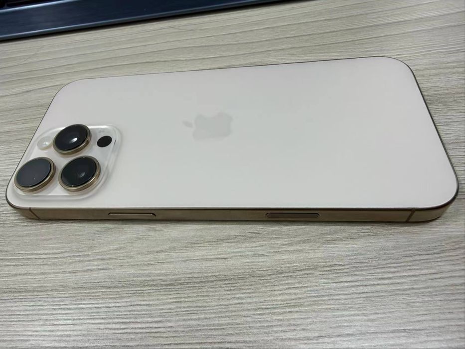 Iphone 16 Pro Max Gold