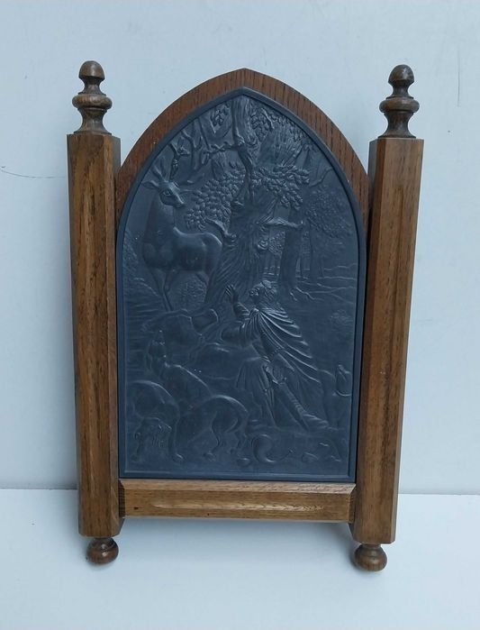 НАЙ ДОБРАТА ОФЕРТА Стара немска дървена кутия за ключове ,за стена.