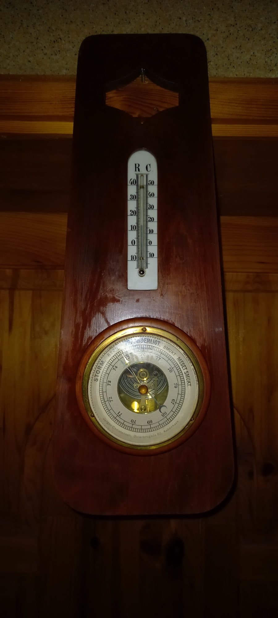 Барометър с термометър