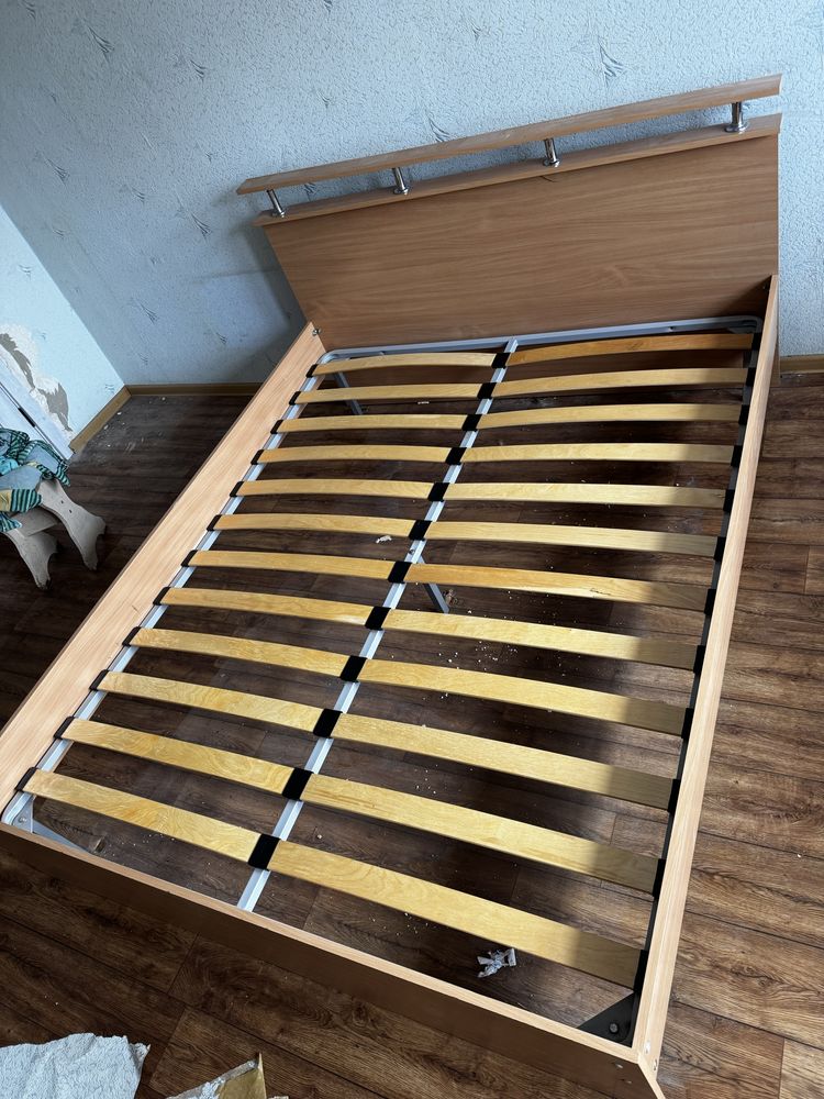 Продам двухспальную кровать