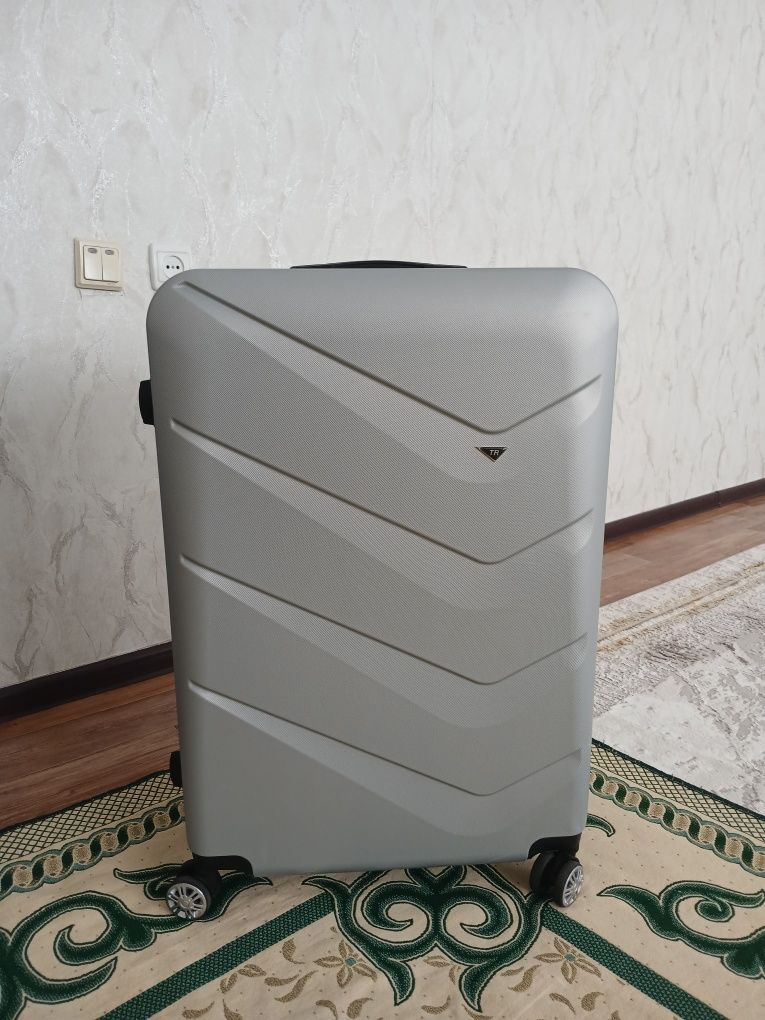 Продается чемодан