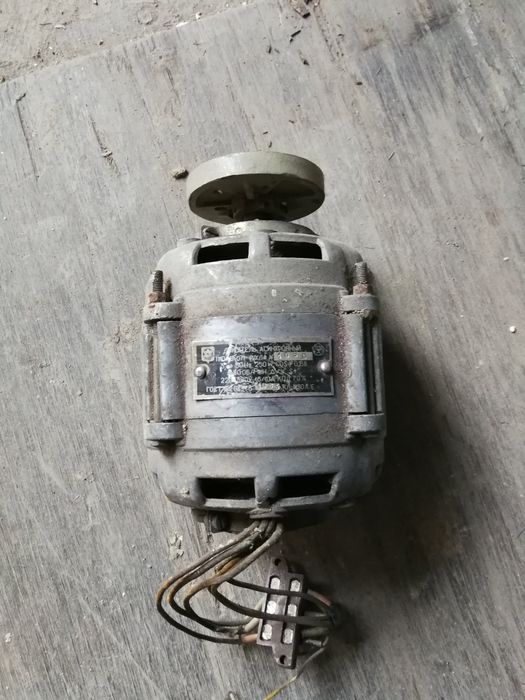 Электромотор реверсный.