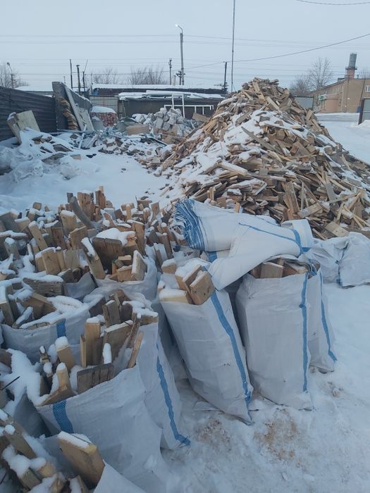 Дрова в мешках .