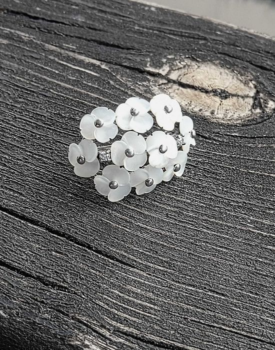 Сребърни обеци с естествен седеф и фианити (изкуствени диаманти)