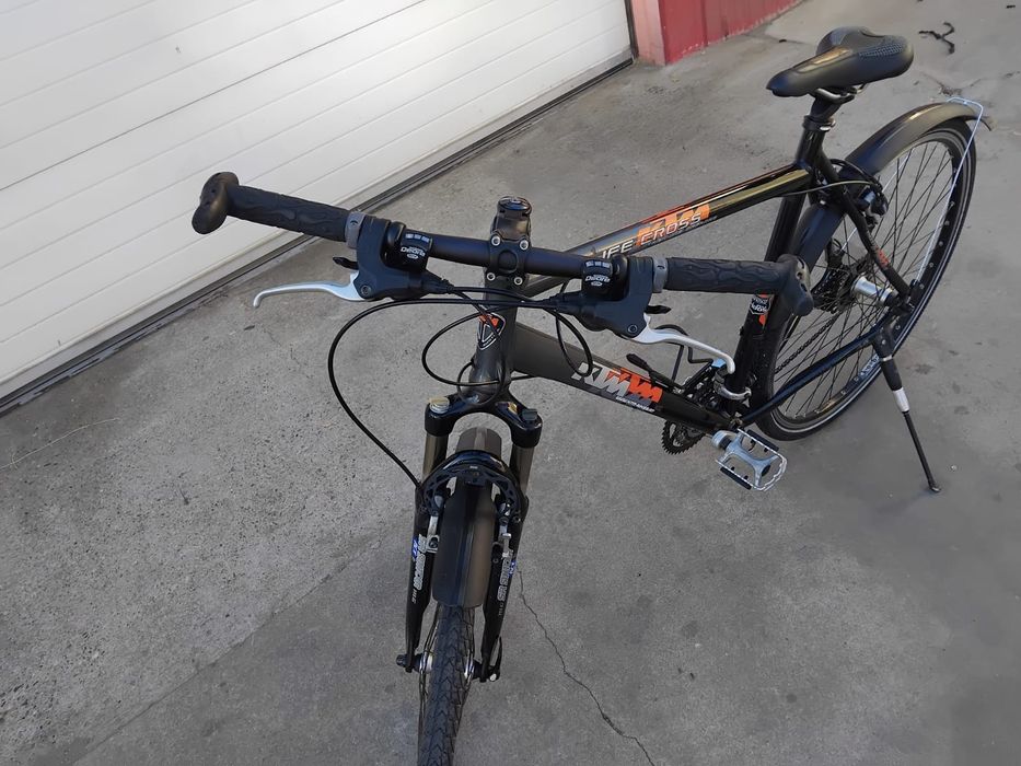 Vând bicicleta ktm din aluminiu pentru bărbați