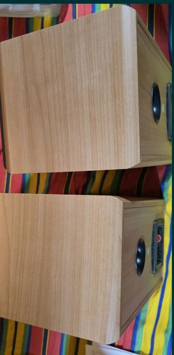 Vand boxe  de raft marca Kef