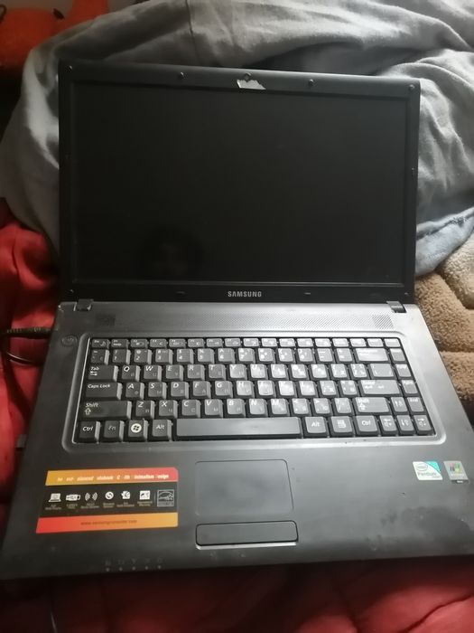 Ноутбук самсунг.