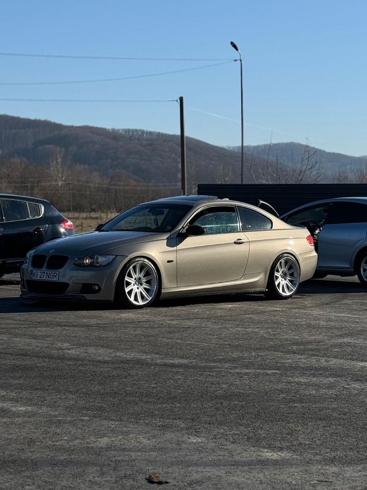 Vând BMW E92 320d