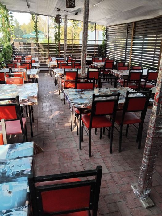 Стол стул сотувда ишлатилган.