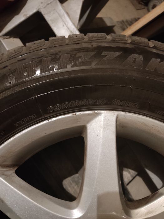 Продам резину с дисками 235/65/17