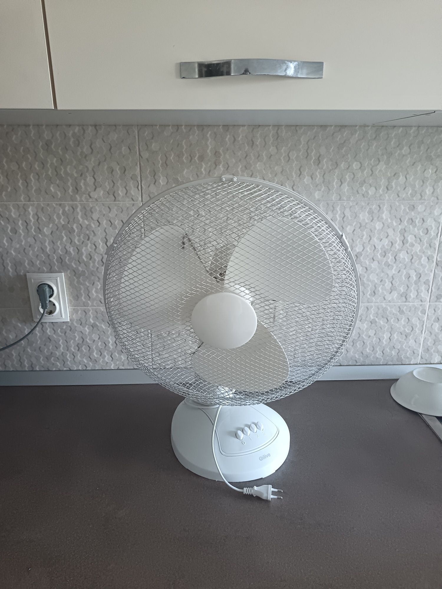 Vând ventilator nou