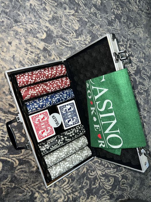 Trusa poker 300 piese cutie metal