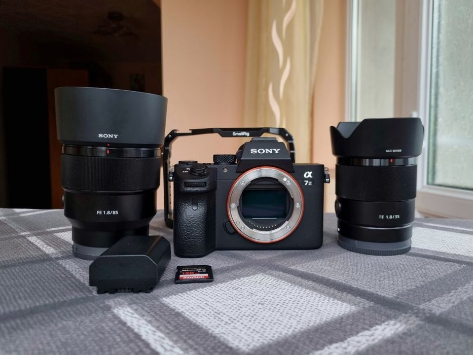 Sony a7 III + sony 85mm f1.8 + sony 35mm f1.8