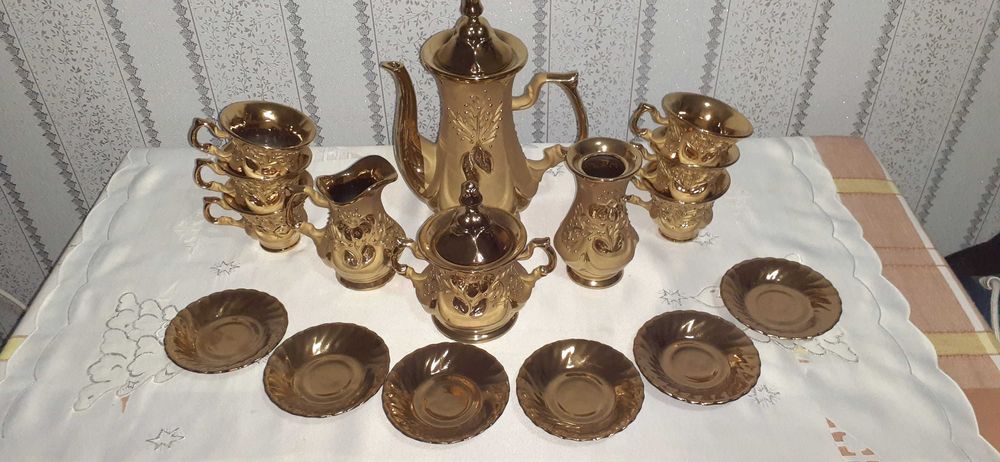 Шикарный сервиз новый на 6 персон