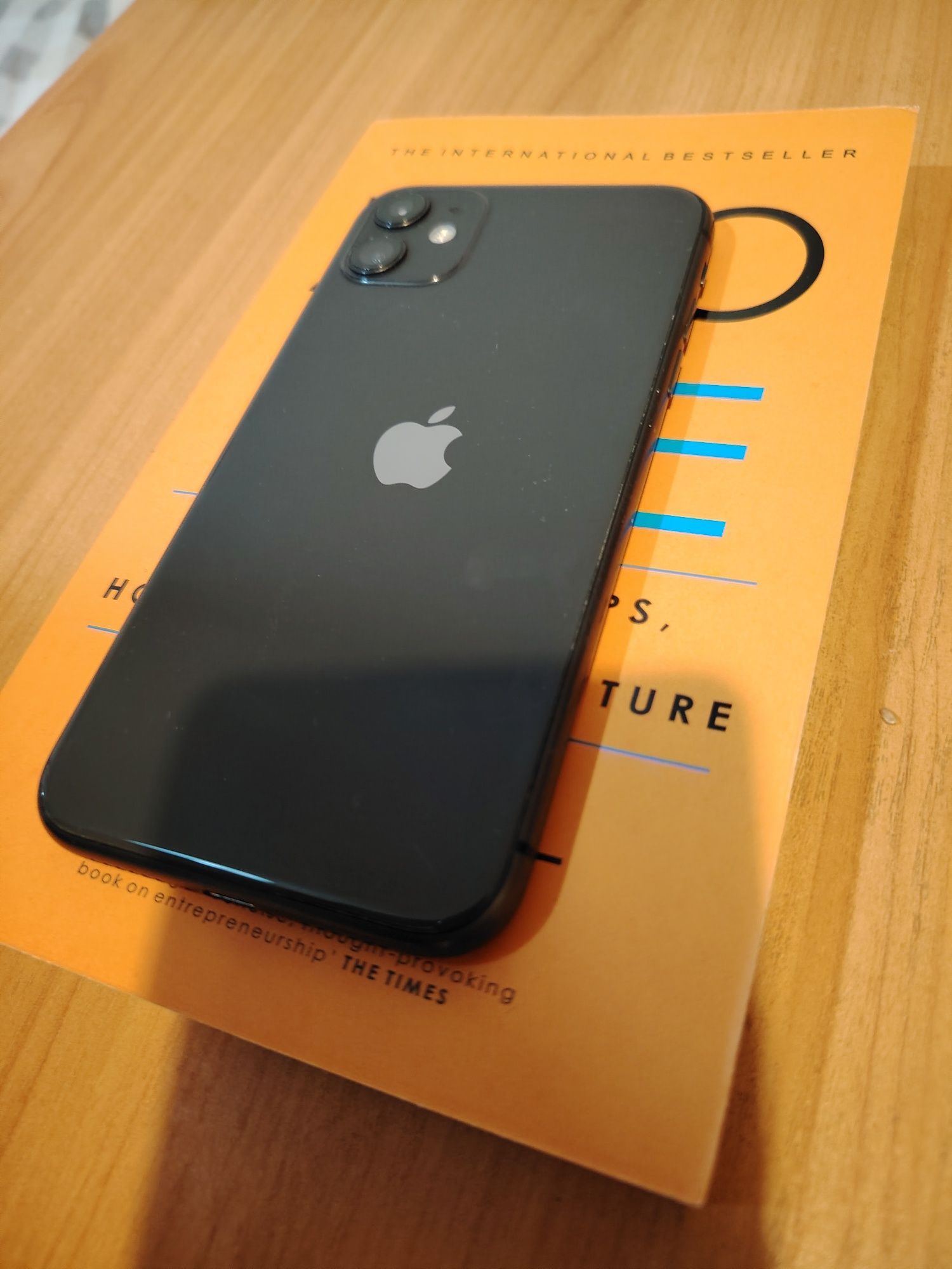 Iphone 11с гарантией в хорошем состоянии, есть торг