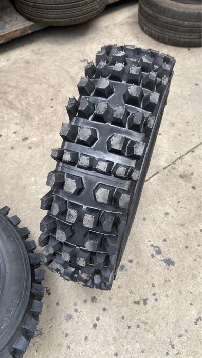 Vând anvelope offroad 215/65R16