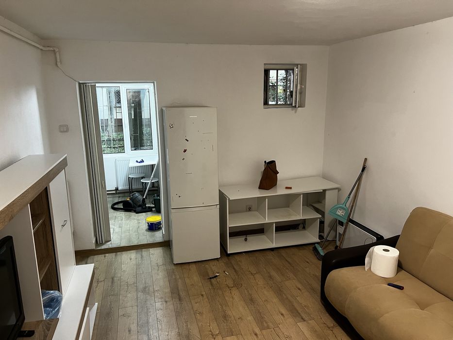 Închiriez garsonieră Sector 4