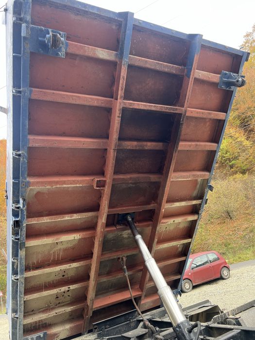 Vand iveco basculabil/ basculanta pe 3 parti eurocargo 180E14