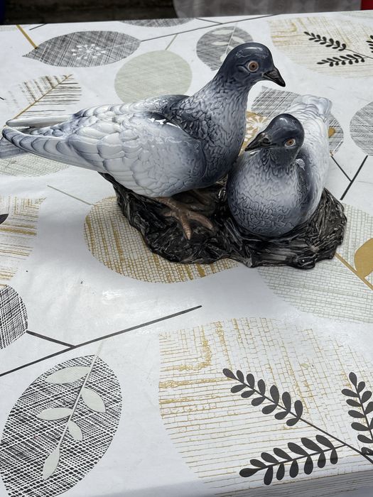 De vanzare porumbeii din porțelan