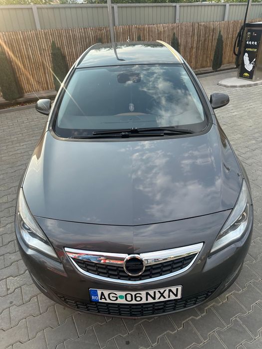 Opel Astra J 2011